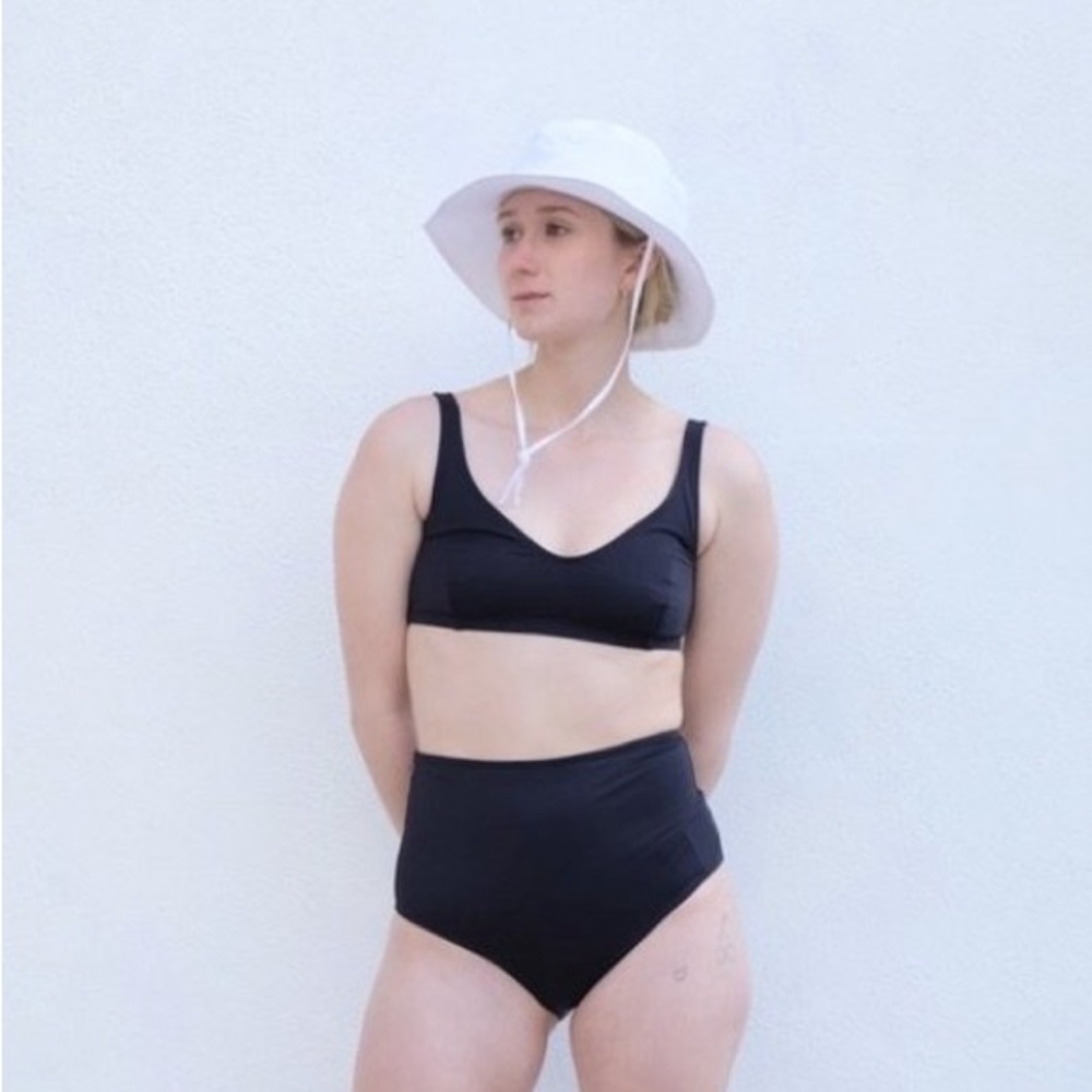 Nu Swim Fen Top in Black Size Medium